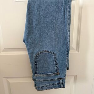 Universal Thread Straight Leg Jeans in Light Blue Denim